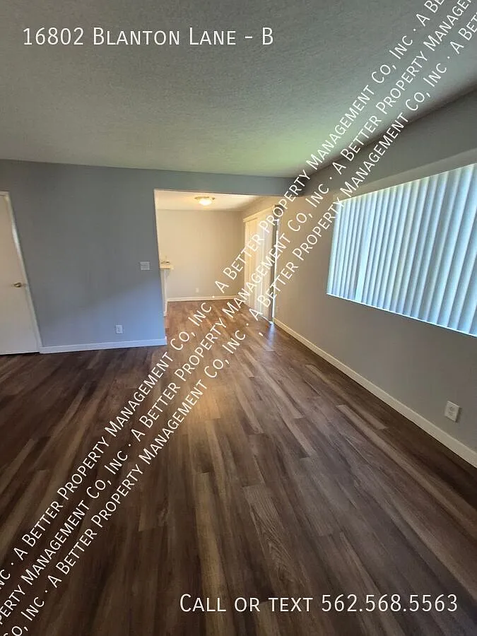 Lower 2 Bed w/Plank Floors, DW, Onsite Laundry, Garage & Small Yard — Photo 4