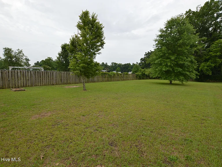 107 Esquire Dr — Photo 15