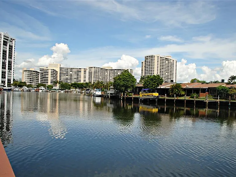 Ocean Reef at Seawalk Pointe Apartments — Photo 5