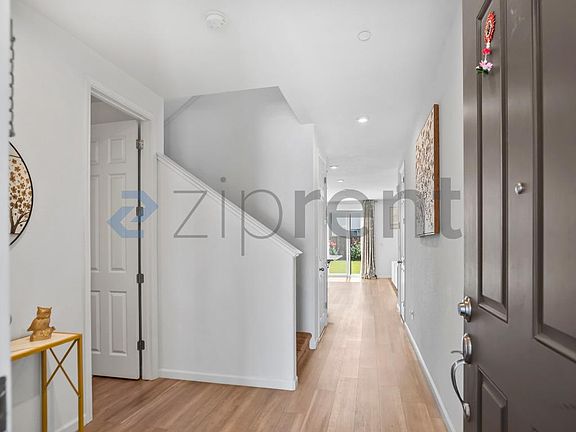 4th image of 864 Bewick Dr #1