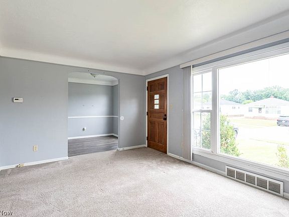 4th image of 2511 Center Dr