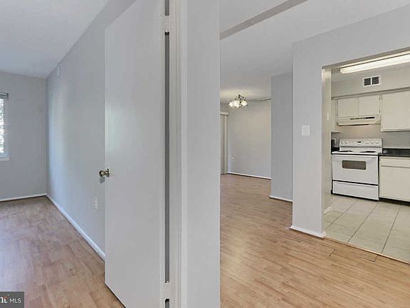 4th image of 8602 Village Way Unit 11/8602D