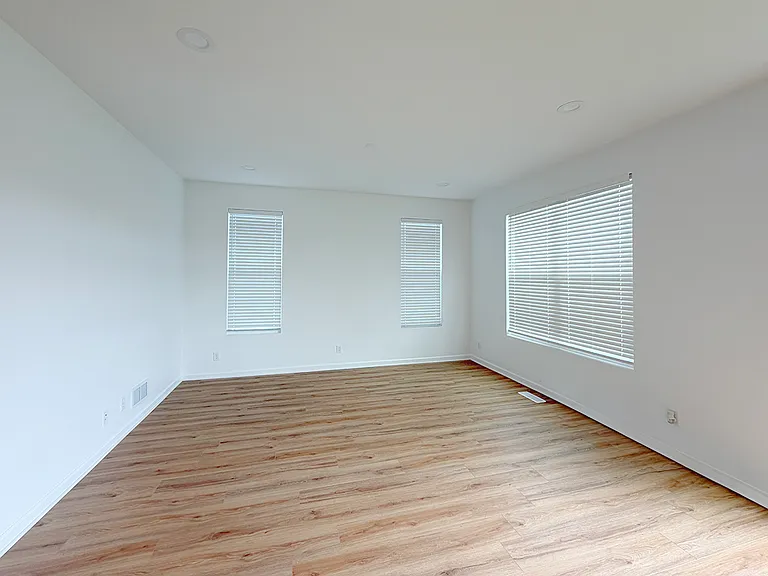 651 Olive Ln — Photo 6