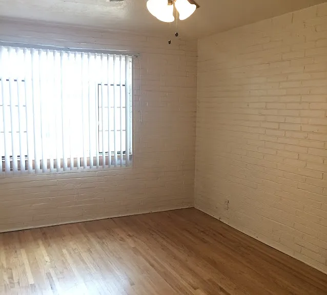 Charming Nob Hill 1 Bedroom with Private Garage — Photo 32