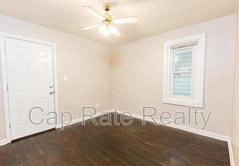 324 S Powell Ave — Photo 5