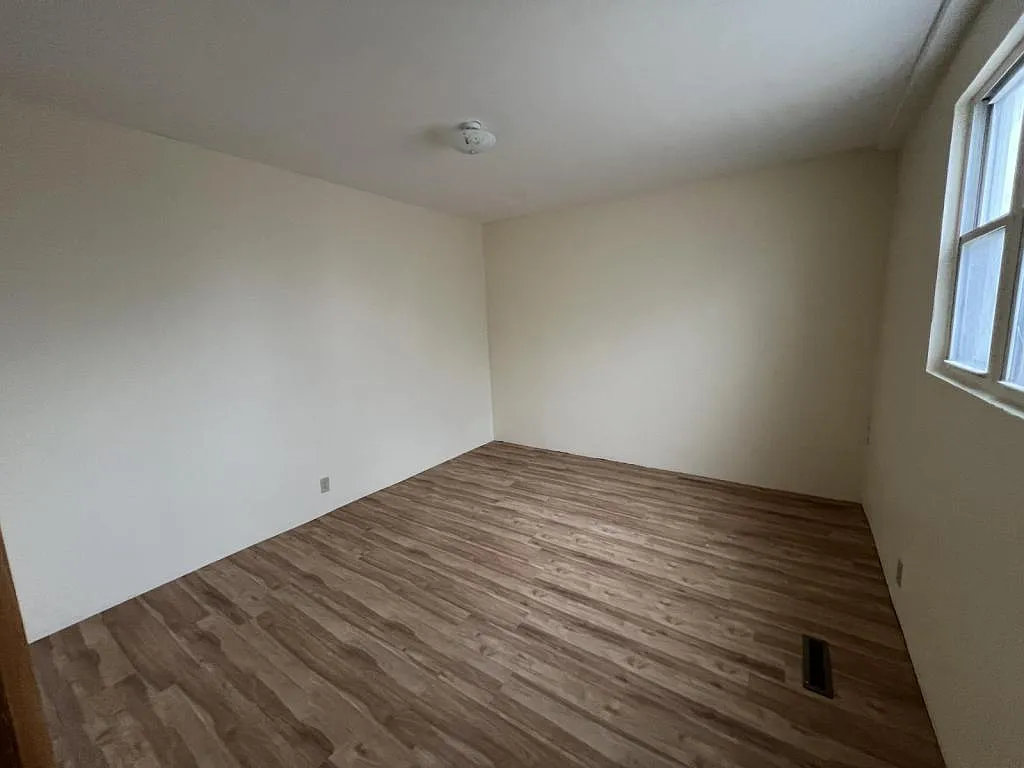 401 Nichols St — Photo 4