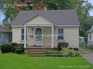 2125 E Grandview Ave, Grandview, IL 62702