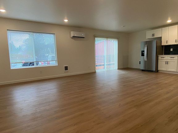 5th image of 17421 29th Ave E
