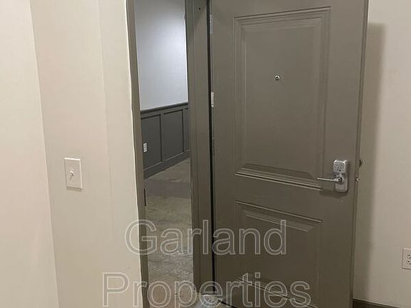 3rd image of 821 Salem Ave SW #10