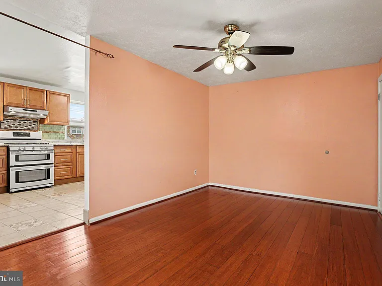 653 Franklin St — Photo 7