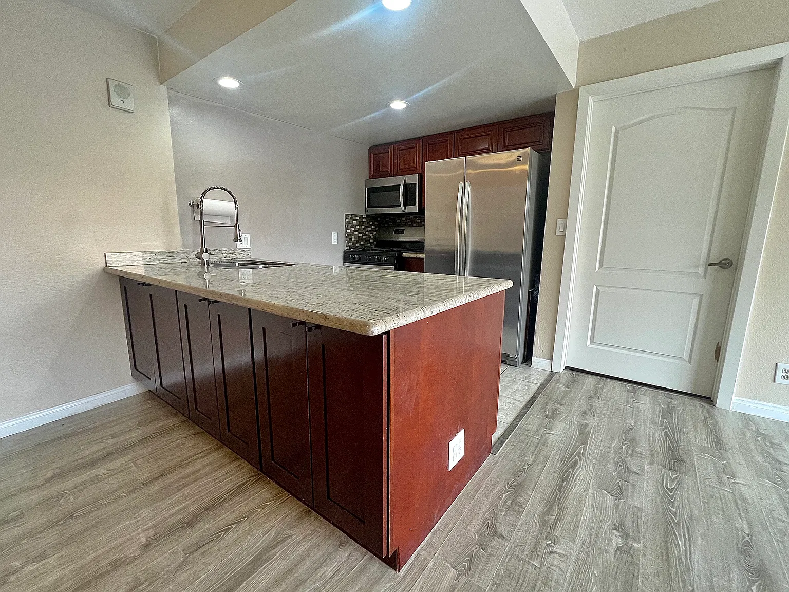 327 Chestnut Ave — Photo 3