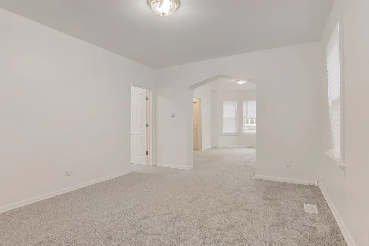 Building Photo - 5720 S Princeton Ave #2
