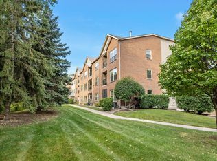 2496 County Road C2 W APT 106, Roseville, MN 55113