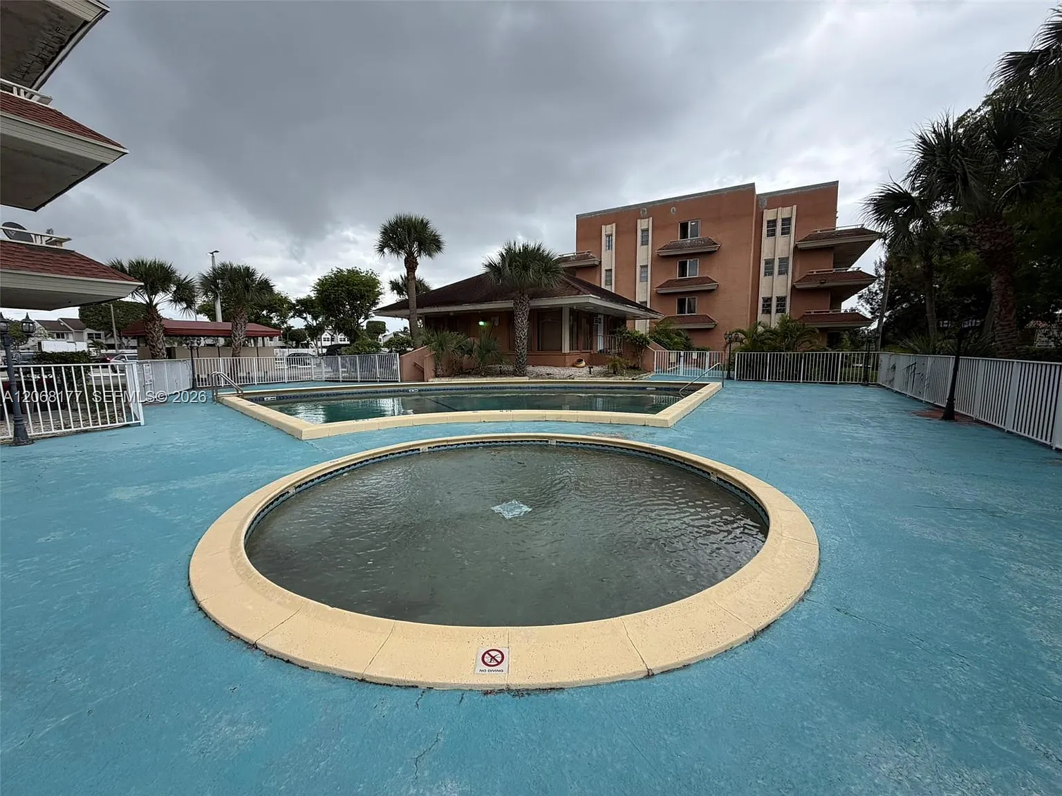 Lakeview Gardens At Miami — Photo 2