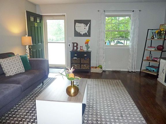 5th image of 30 Creekwood Sq
