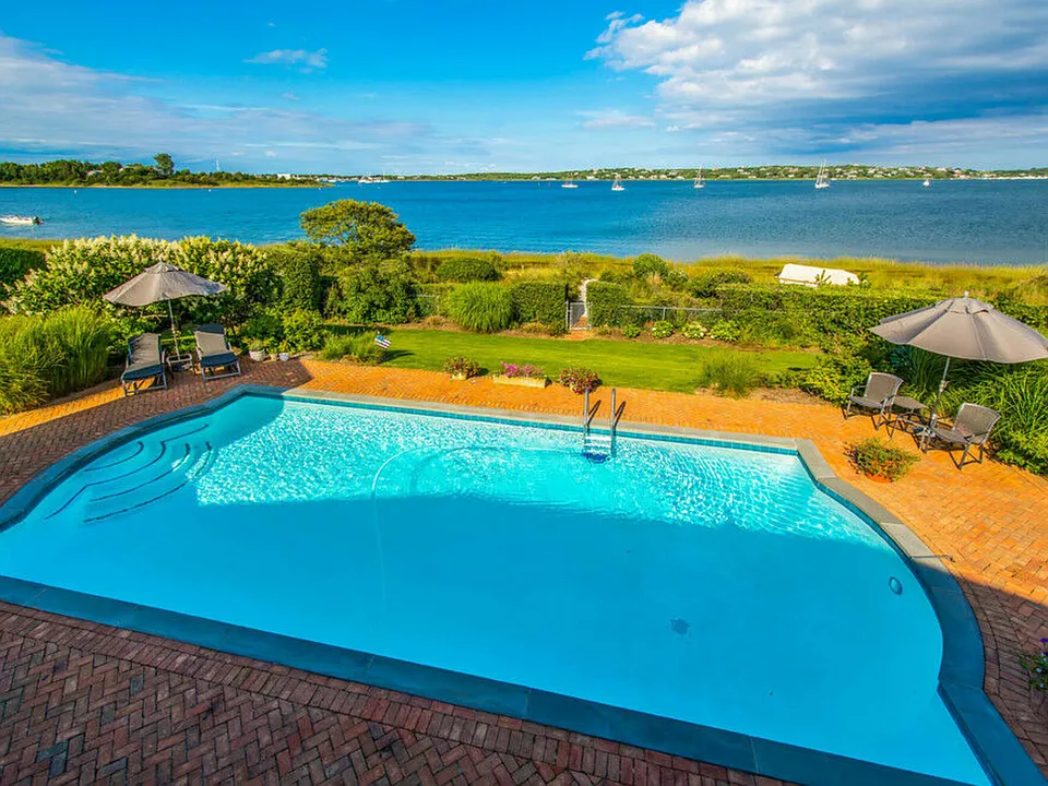 292 W Lake Dr