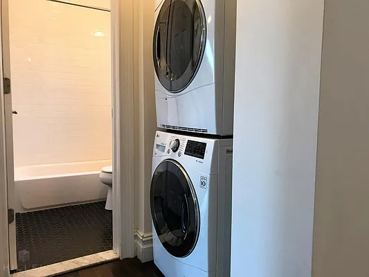 Rented by Hillel Realty Group | media 17