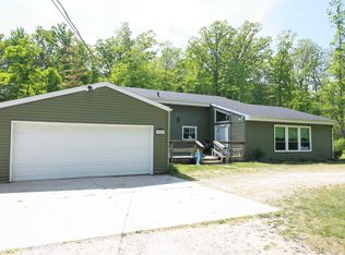 1221 N Eleven Mile Rd, Sanford, MI 48657