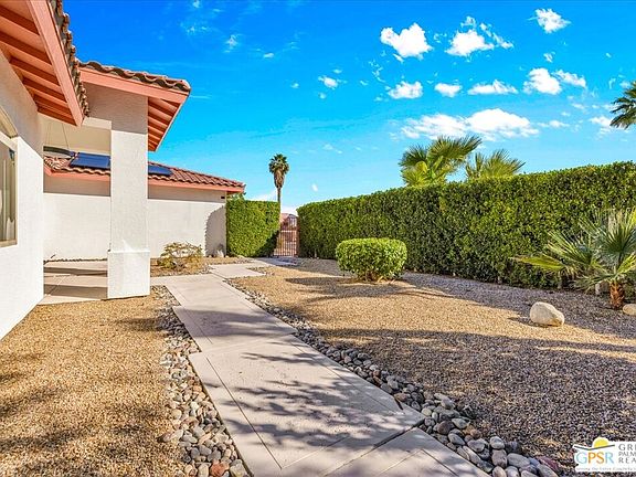 3rd image of 2222 E Wayne Rd