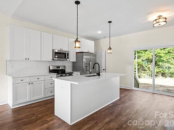 3rd image of 5328 Oaktree Dr