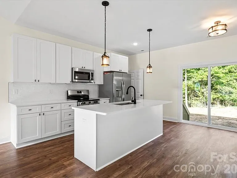 5328 Oaktree Dr — Photo 3
