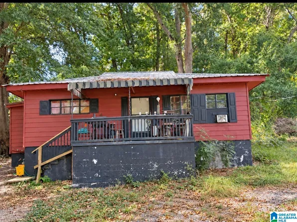 520 W Lake Dr, Bessemer, AL 35020