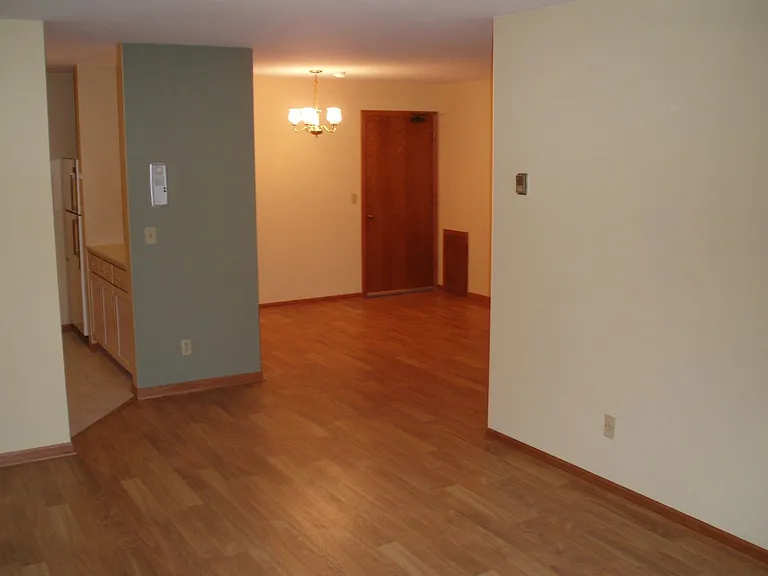 Oak Manor Apartments — Photo 5