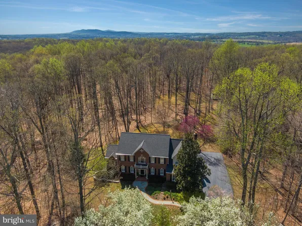 22049 Woodwinds Dr, Leesburg, VA 20175