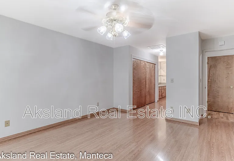 1635 Crom St — Photo 8