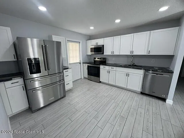 5 bed, 3.0 bath, 1400 sqft, $2,150 — Photo 4