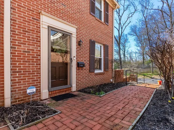 5733 N High St, Columbus, OH 43085