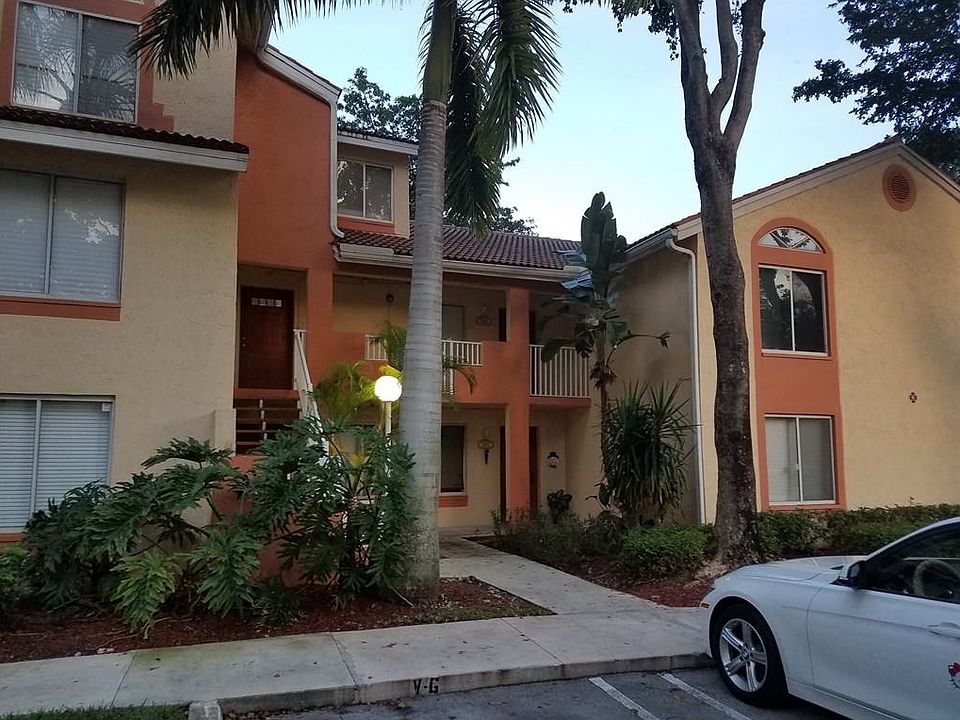 1st image of 1023 Coral Club Dr #1