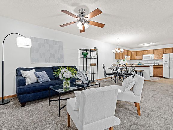 3rd image of 194 Kings Pointe Dr