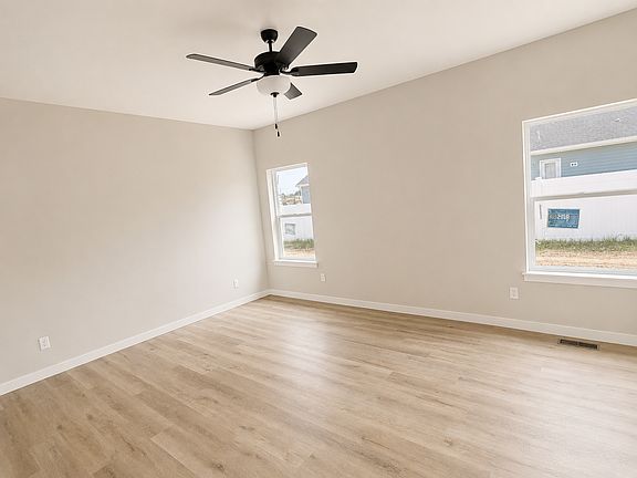 4th image of 979 Frank Henry Rd