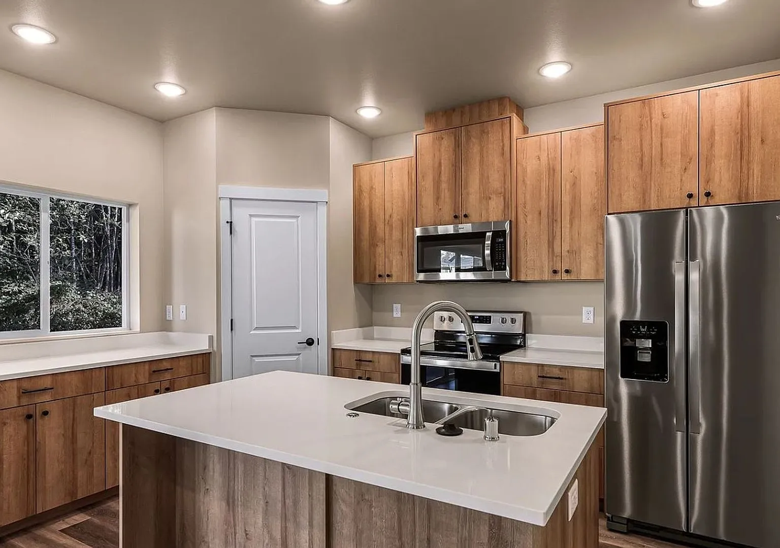 Welcome to The Ridge, 3 Bedroom Home! — Photo 2