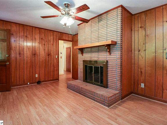 5th image of 213 Brookwood Dr