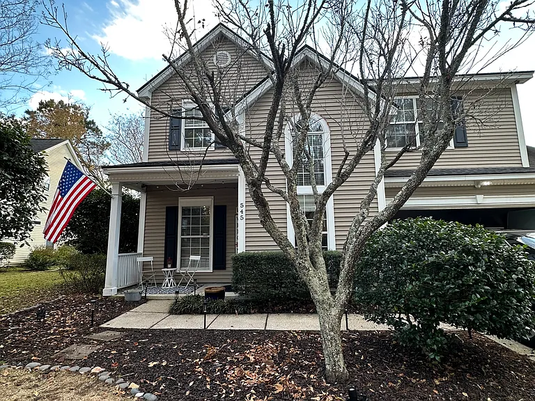 545 Pritchards Point Dr — Photo 1