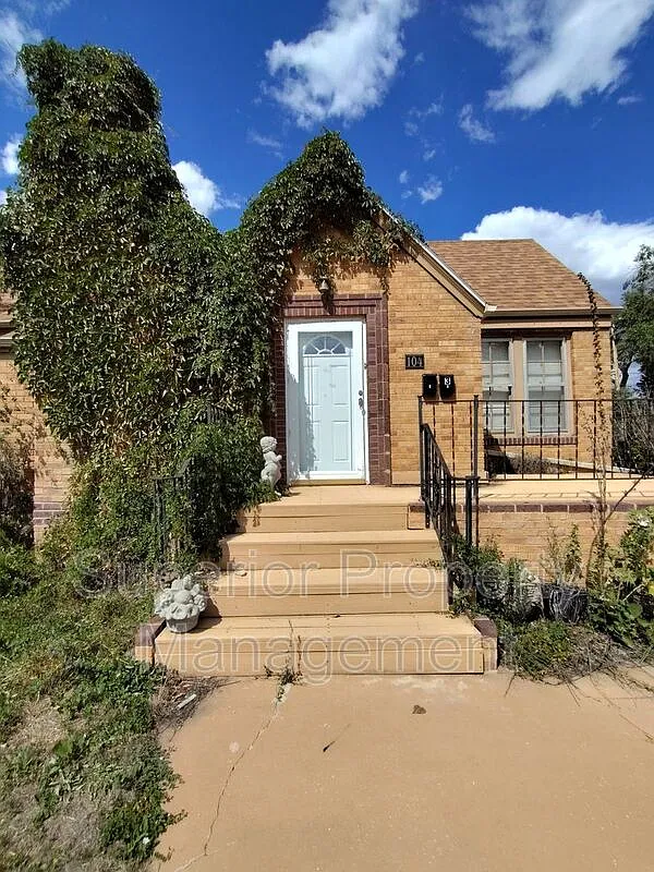 2 bed, 1.0 bath, 1723 sqft, $1,595 — Photo 1