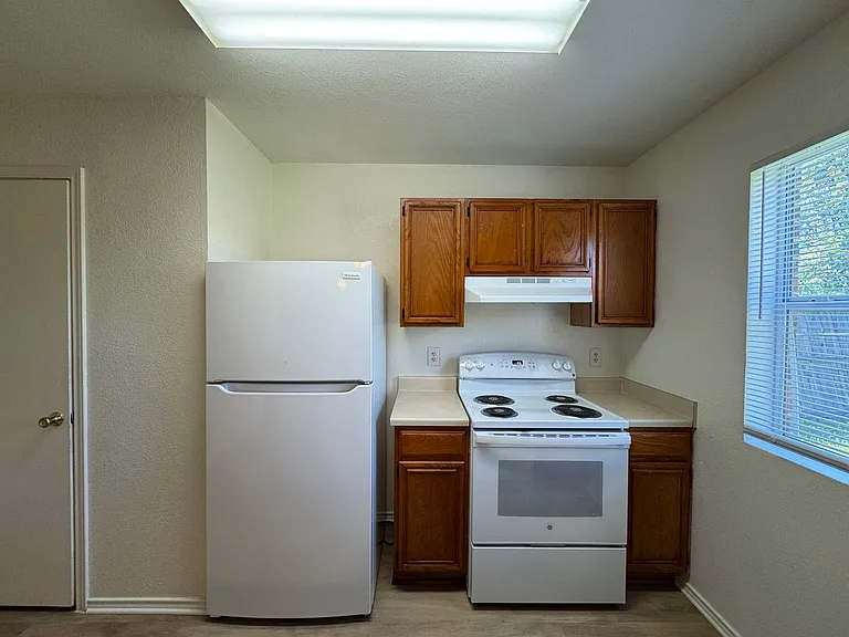4600 Greyhound Dr — Photo 13