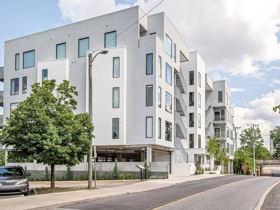1st image of 700 1st Ave N #301