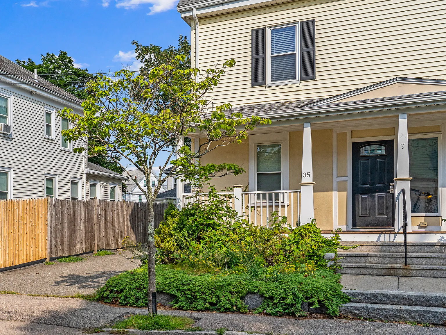 4 bed, 1100 sqft, $3,300 — Photo 1