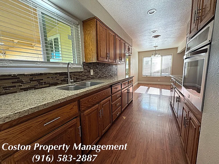 2265 Arliss Way — Photo 2