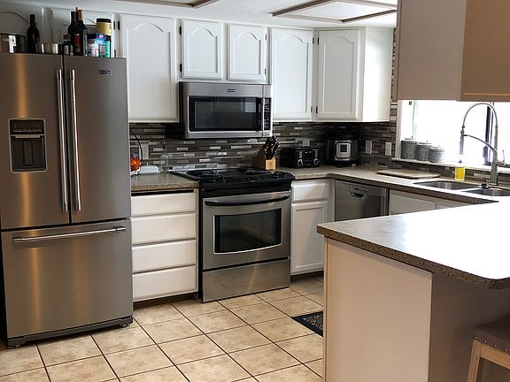 3rd image of 1578 3rd St SE