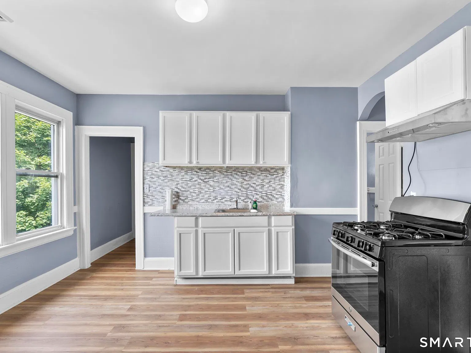 4 bed, 1.0 bath, 3948 sqft, $2,200 — Photo 1