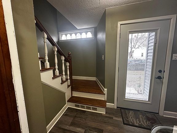 3rd image of 806 E Lincoln Ave