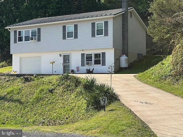 1st image of 9 Pine Park Dr
