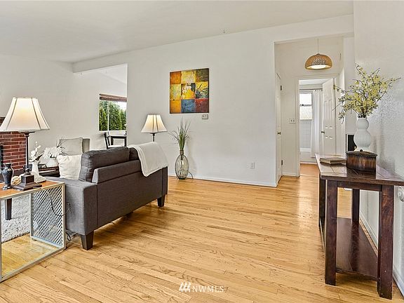 Main floor entrance on 18th Ave SW opens to gleaming hardwood floors and soaring lofted ceilings. 7714 18th Ave SW, Seattle, WA 98106 - NWMLS# 1870781