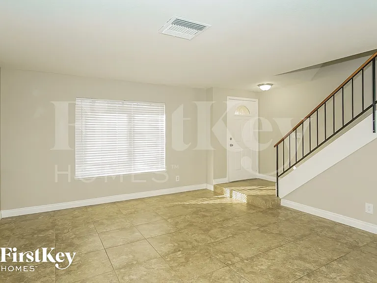 1727 Duarte Dr — Photo 4