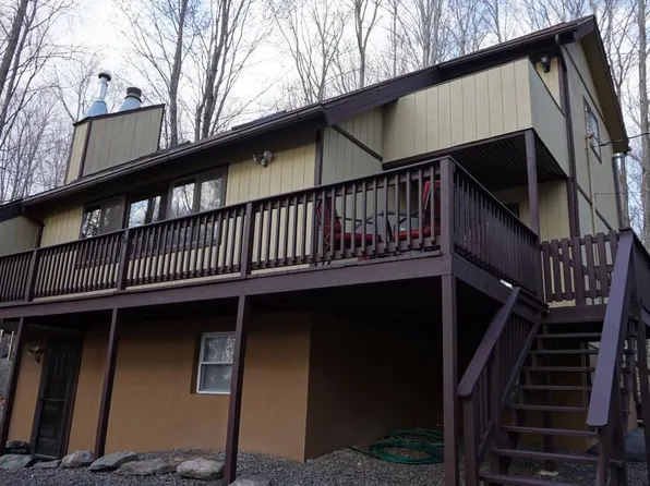 2616 Boulder Ct, Lake Ariel, PA 18436