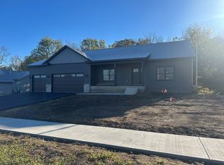 309 Creekside Dr, Byron, IL 61010